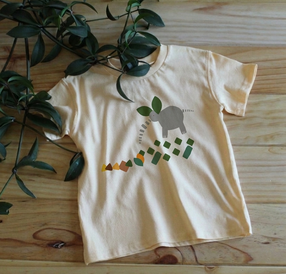 T-shirt infantil manga curta com estampa de elefante em amarelo claro – Gaga Shapes