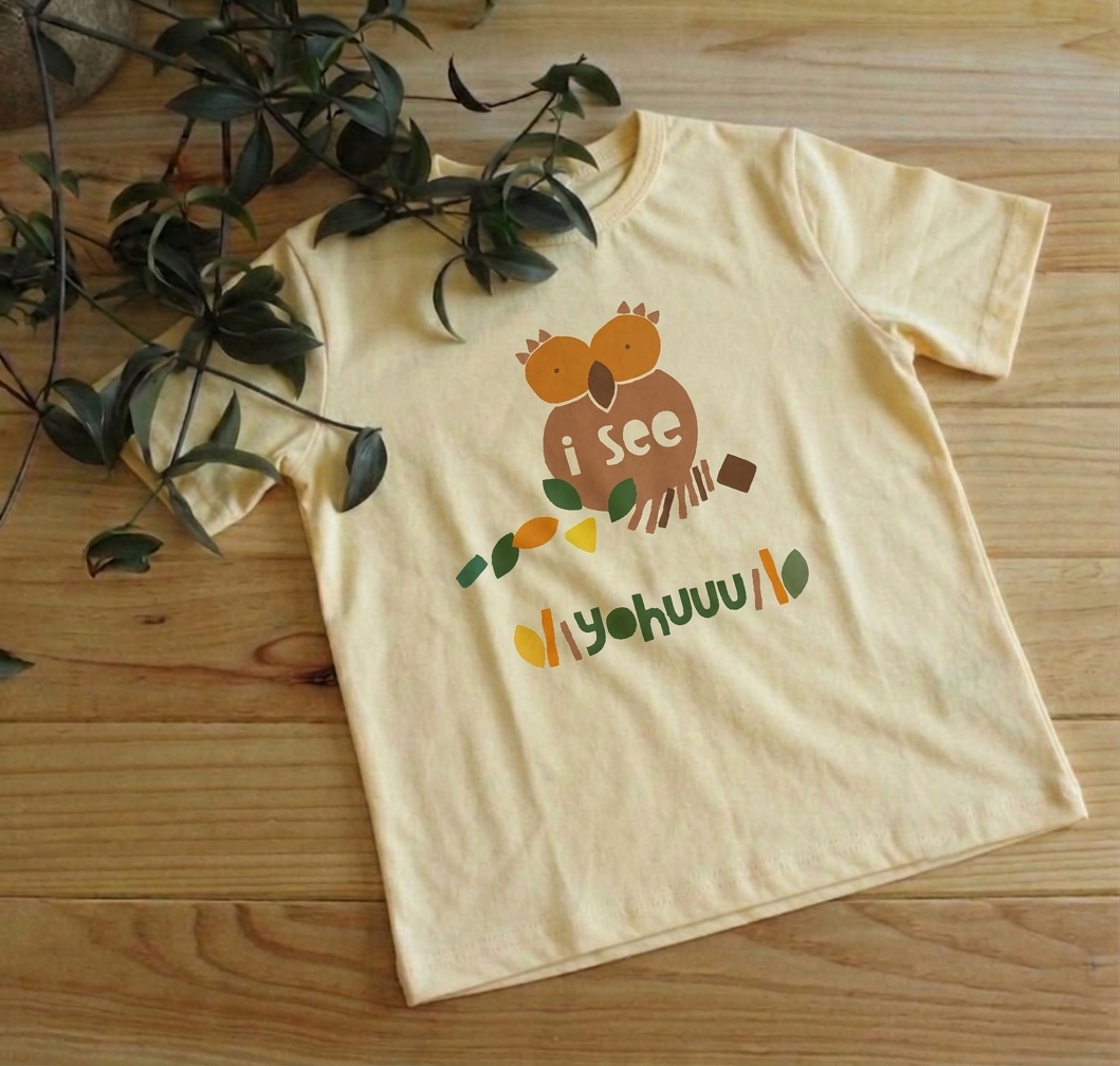 T-shirt infantil manga curta com estampa de mocho em amarelo claro – Gaga Shapes