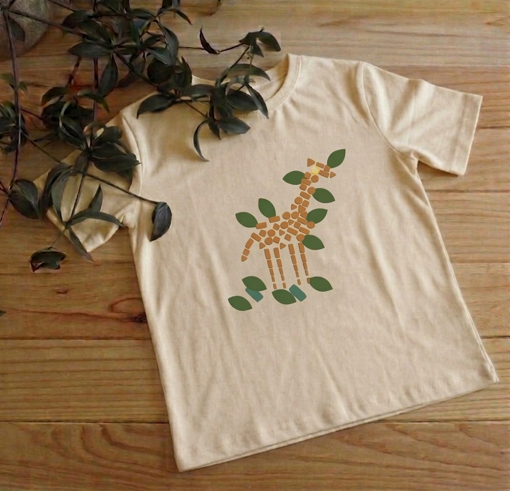 T-shirt infantil manga curta com estampa de girafa em bege– Gaga Shapes